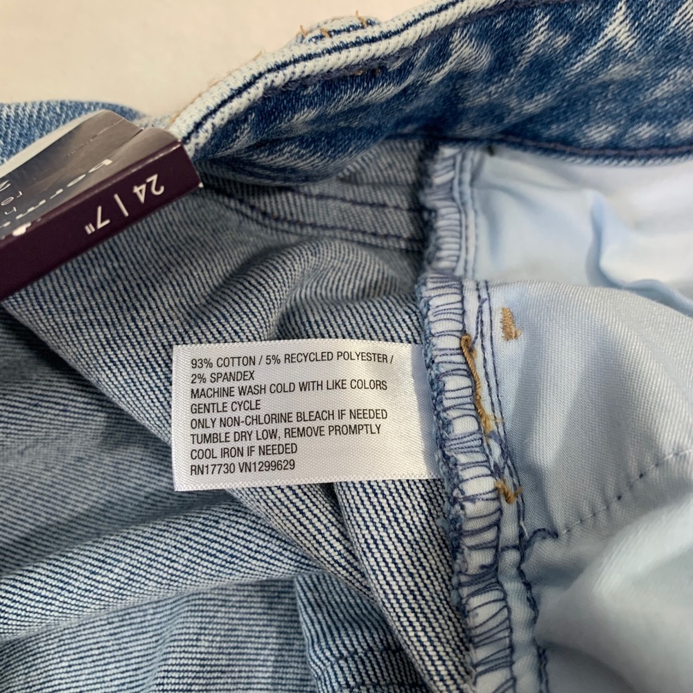 NEW AVA & VIV Acid Wash Denim High Rise Relaxed Bermuda‎ Short Size 24 - Picture 10 of 12